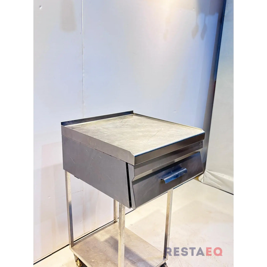 Aputaso/kasauspöytä grillivetolaatikoston päälle 600