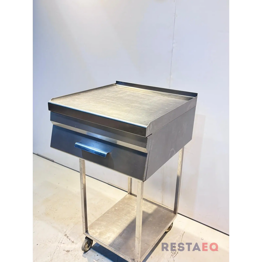 Aputaso/kasauspöytä grillivetolaatikoston päälle 600