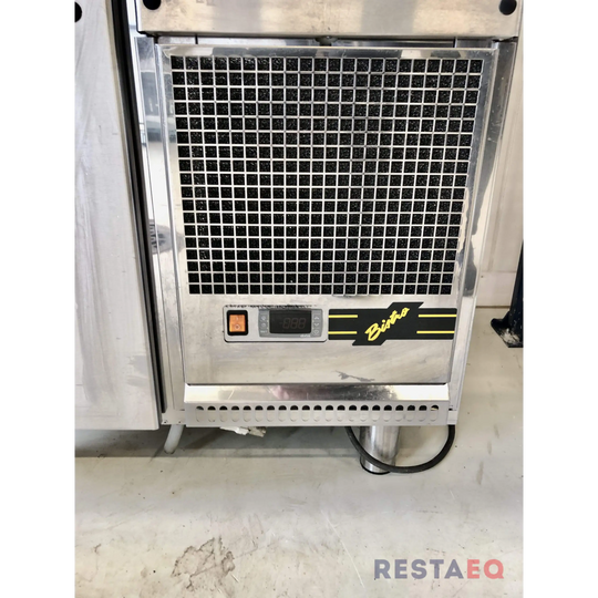 Bistro lasikko 800 palvelumalli suorilla laseilla. - Bistro