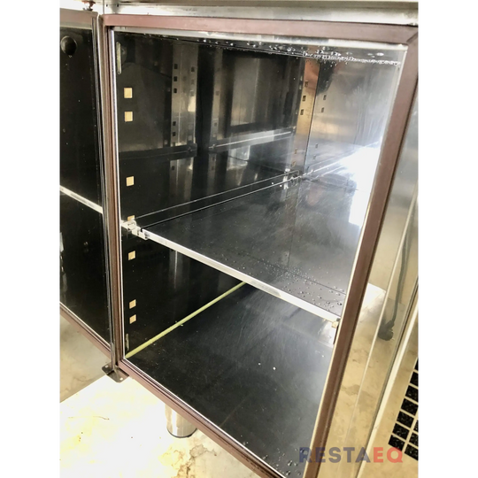 Bistro lasikko 800 palvelumalli suorilla laseilla. - Bistro