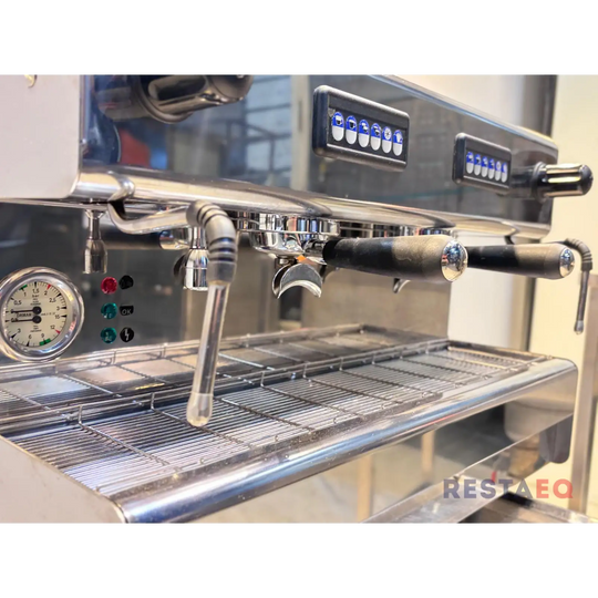 Espresso kahvikone kahdella kahvalla. - RestaEQ
