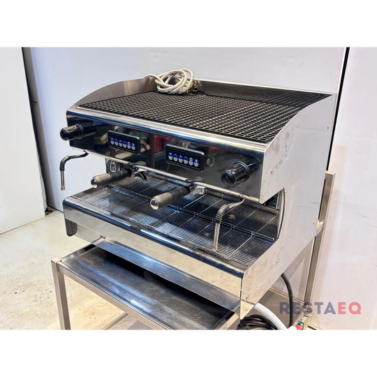 Espresso kahvikone kahdella kahvalla. - RestaEQ