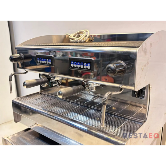 Espresso kahvikone kahdella kahvalla. - RestaEQ