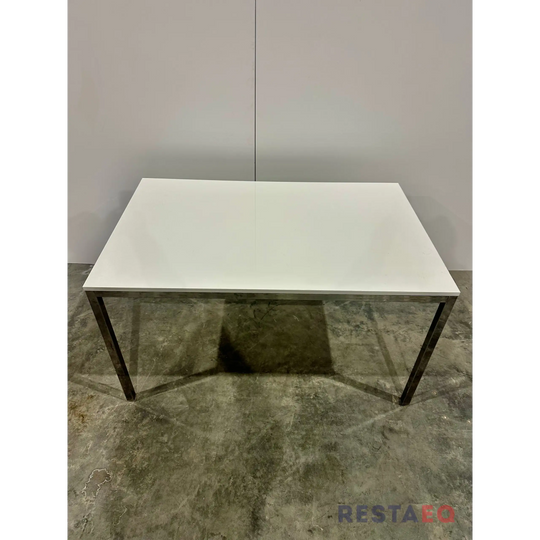 Kiiltävä pöytä 4-h 85x135 - Ikea