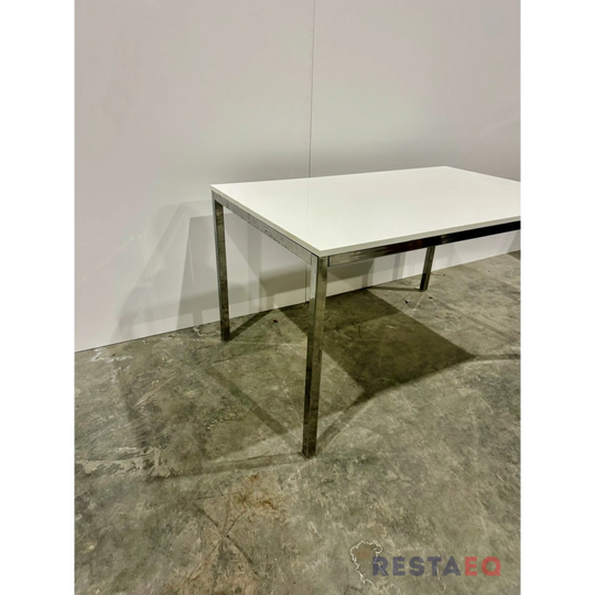 Kiiltävä pöytä 4-h 85x135 - Ikea