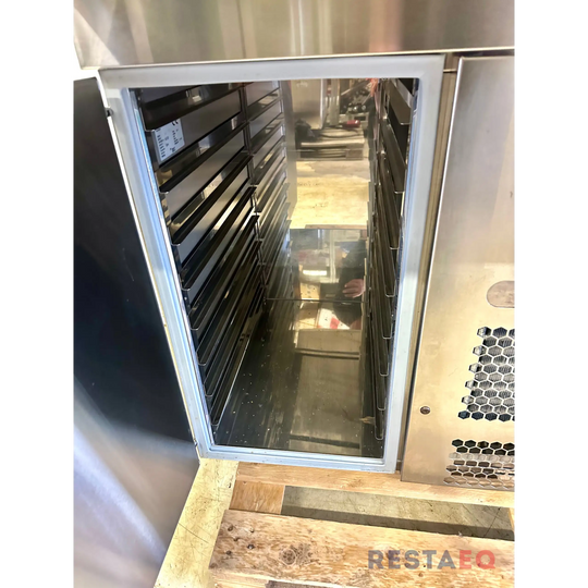 Kylmäallas kylmäkaapeilla ja lämpökasaustasolla 1200 - Inox