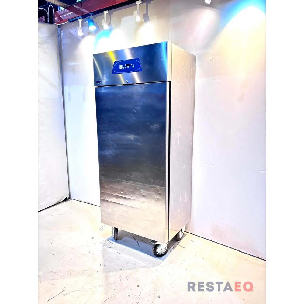 Pakastin Electrolux PRO6FE1F pyörillä - Electrolux