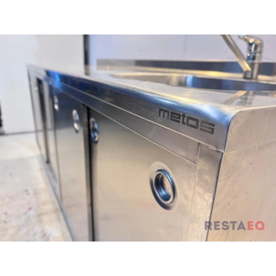 RST-allaspöytä kaapeilla 2100 - Metos