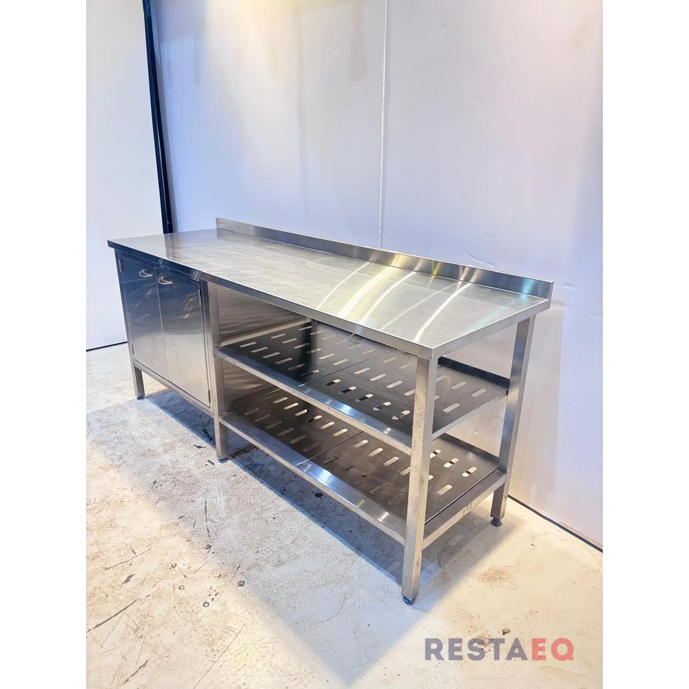 RST-pöytä kaapeilla 2000 - RestaEQ