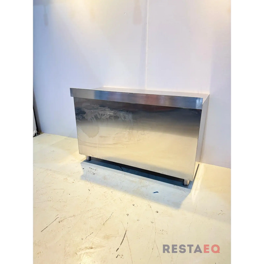 RST-pöytä kaapinovilla 1400 - Metos