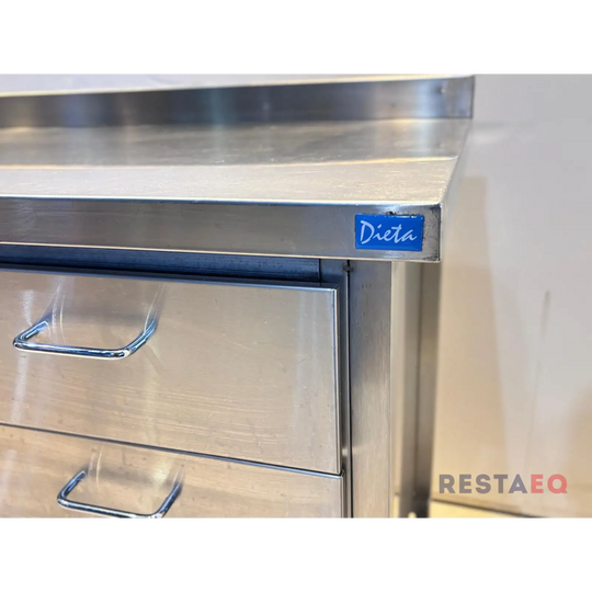 RST pöytä kahdella laatikostolla ja alatasolla 2800 Dieta
