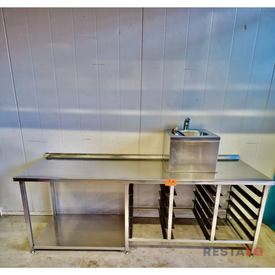 RST - pöytä pinta - altaalla ja automaattihanalla 2000