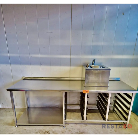 RST - pöytä pinta - altaalla ja automaattihanalla 2000