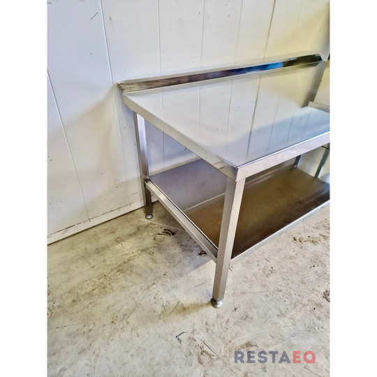 RST - pöytä pinta - altaalla ja automaattihanalla 2000