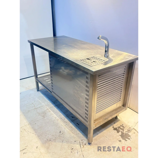 RST-pöytä vesiautomaatilla 1500 - RestaEQ