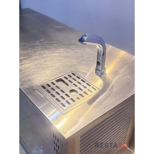 RST-pöytä vesiautomaatilla 1500 - RestaEQ