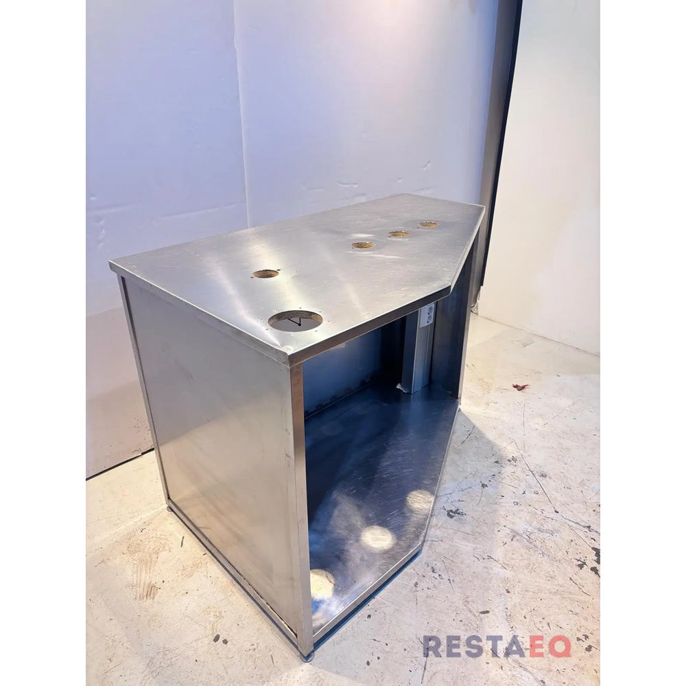 RST pöytä viistetyllä etureunalla 1310 RestaEQ