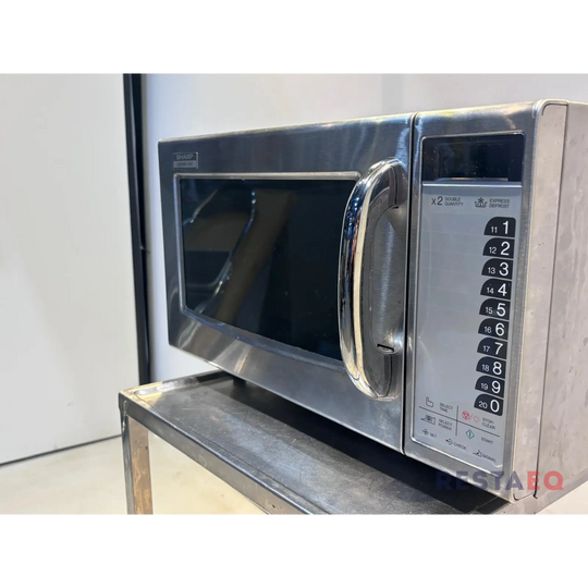 SHARP mikroaaltouuni R-15AT 1000 wattia mikroaaltotehoa.