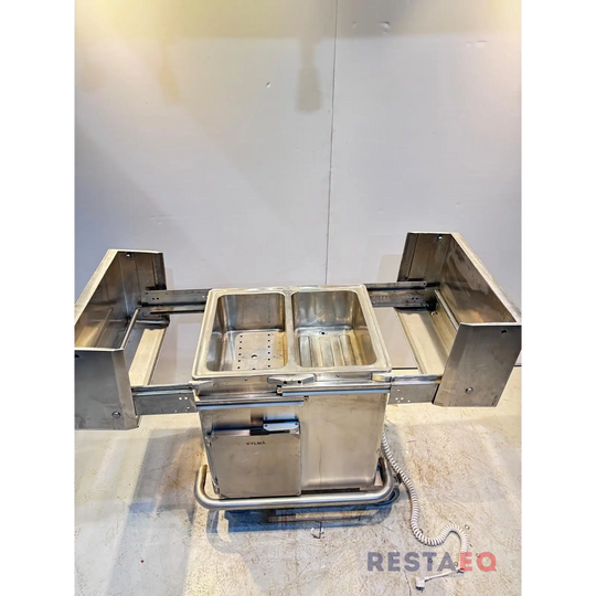 Siirrettävä kylmä ja lämmintarjoiluyksikkö pyörillä. - Metos