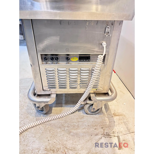 Siirrettävä kylmä ja lämmintarjoiluyksikkö pyörillä. - Metos