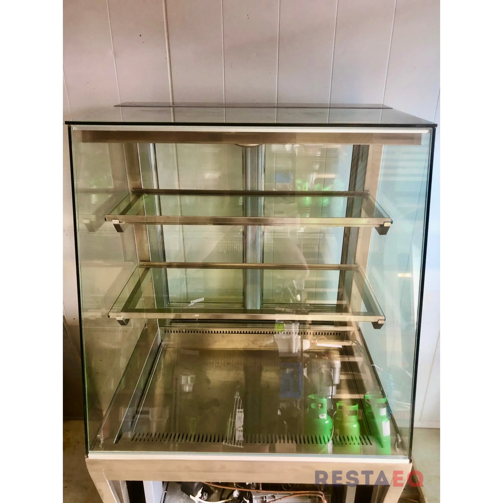 Vankkarakenteinen vitriini/lasikko Norpe 900 palvelumalli -