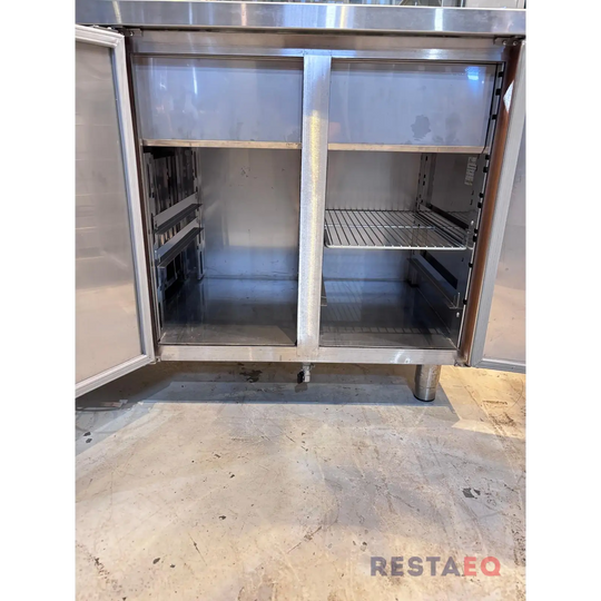 Vitriini suorilla laseilla 1600 - RestaEQ