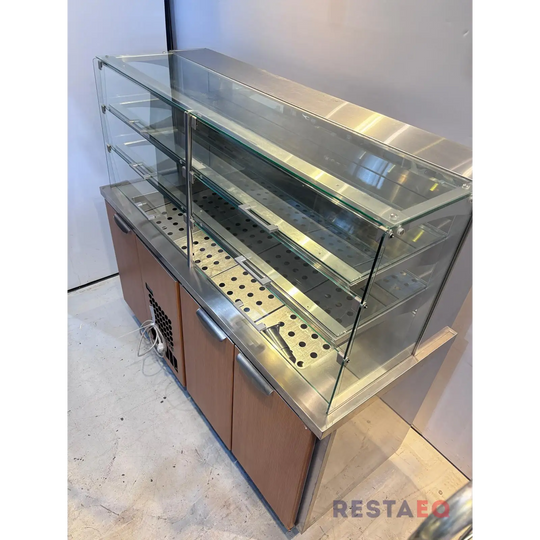 Vitriini suorilla laseilla 1600 - RestaEQ