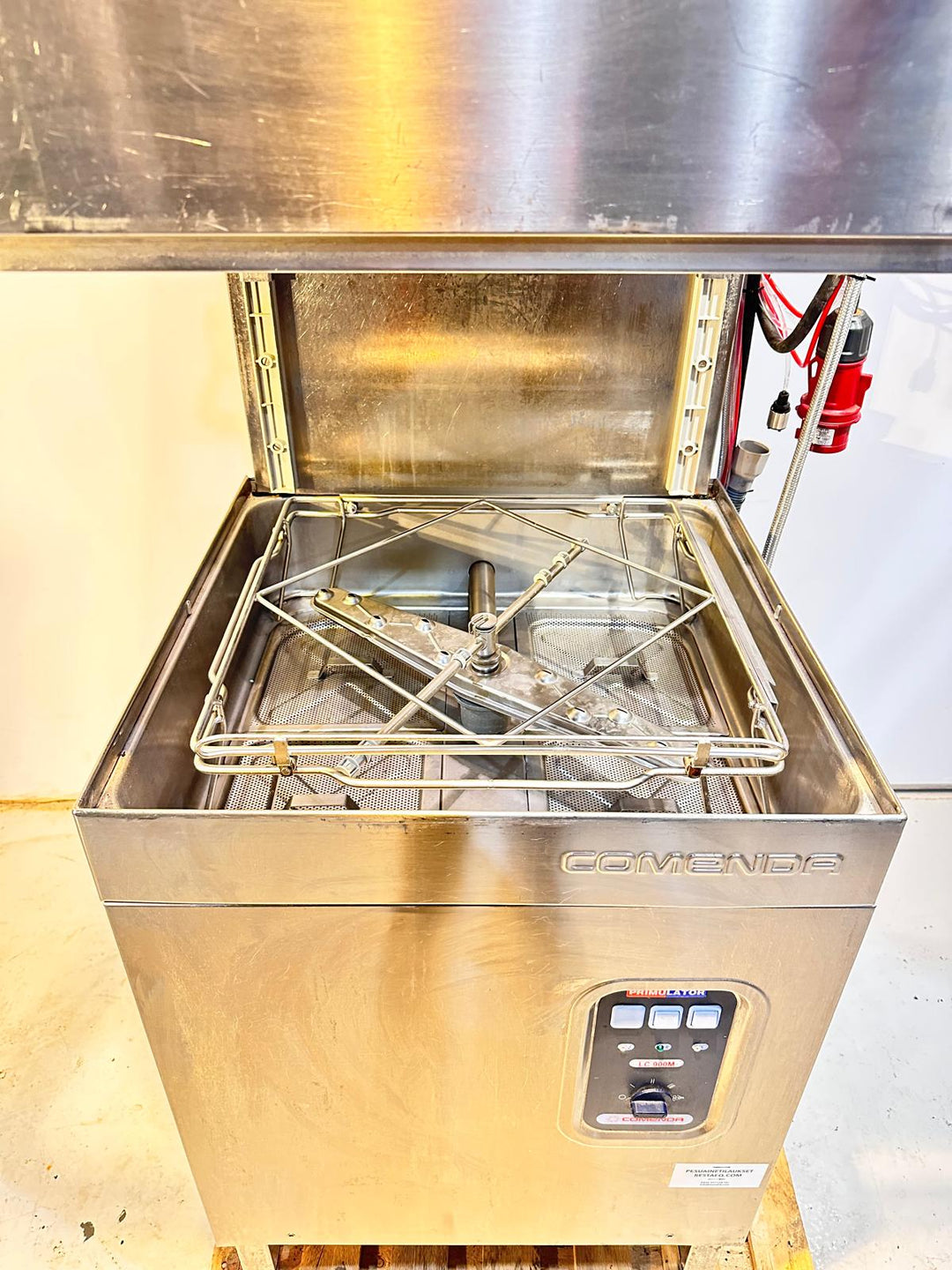 Kupuastianpesukone Comenda LC 900M