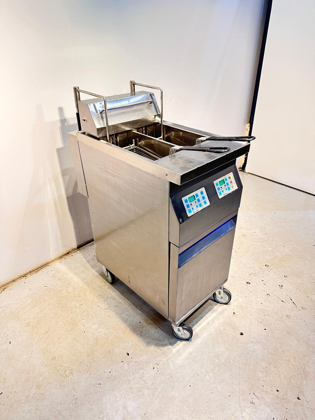 Automaattirasvakeitin FKI kahdella altaalla 2x14L