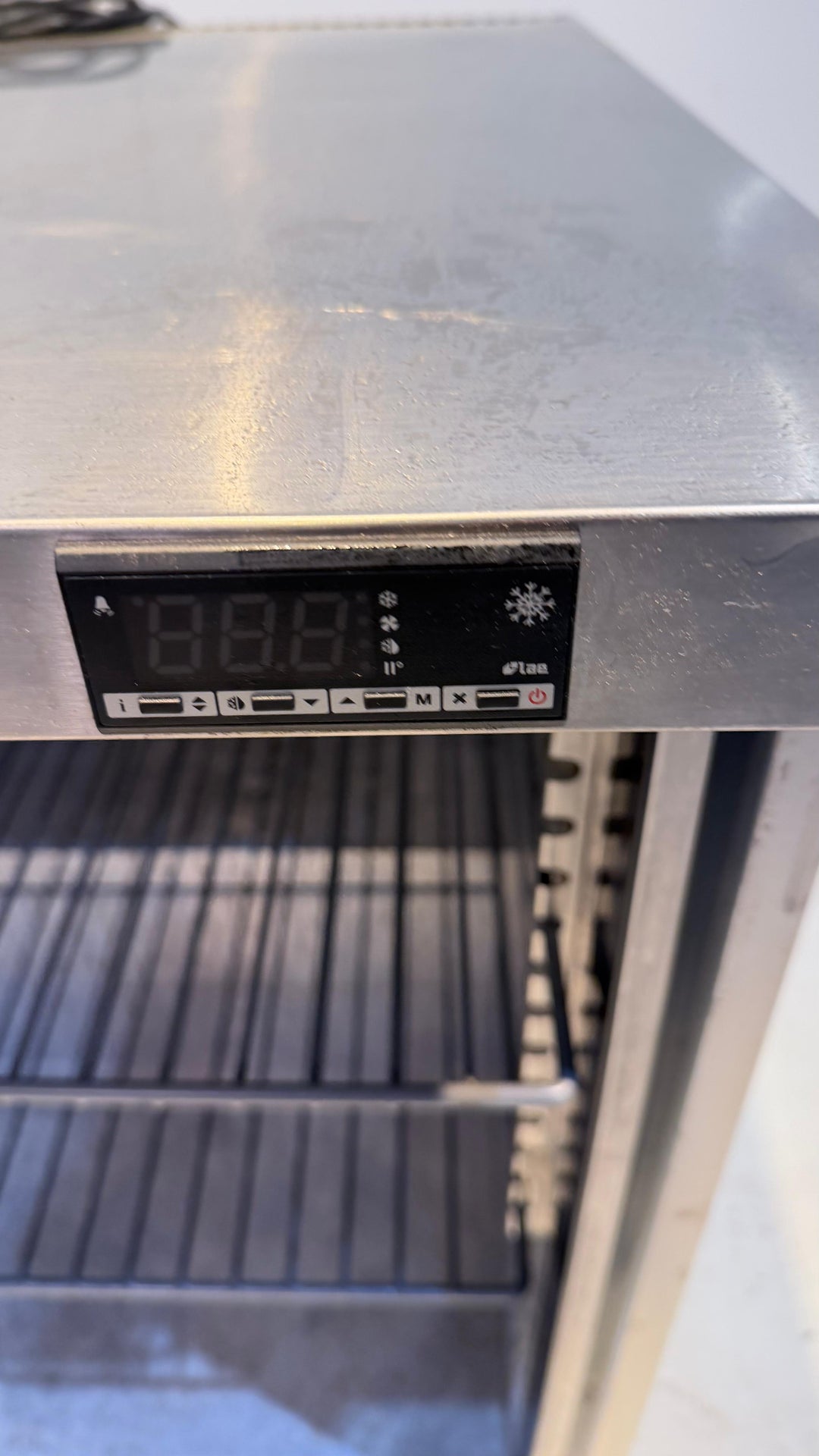 Tiskinalusjääkaappi  680