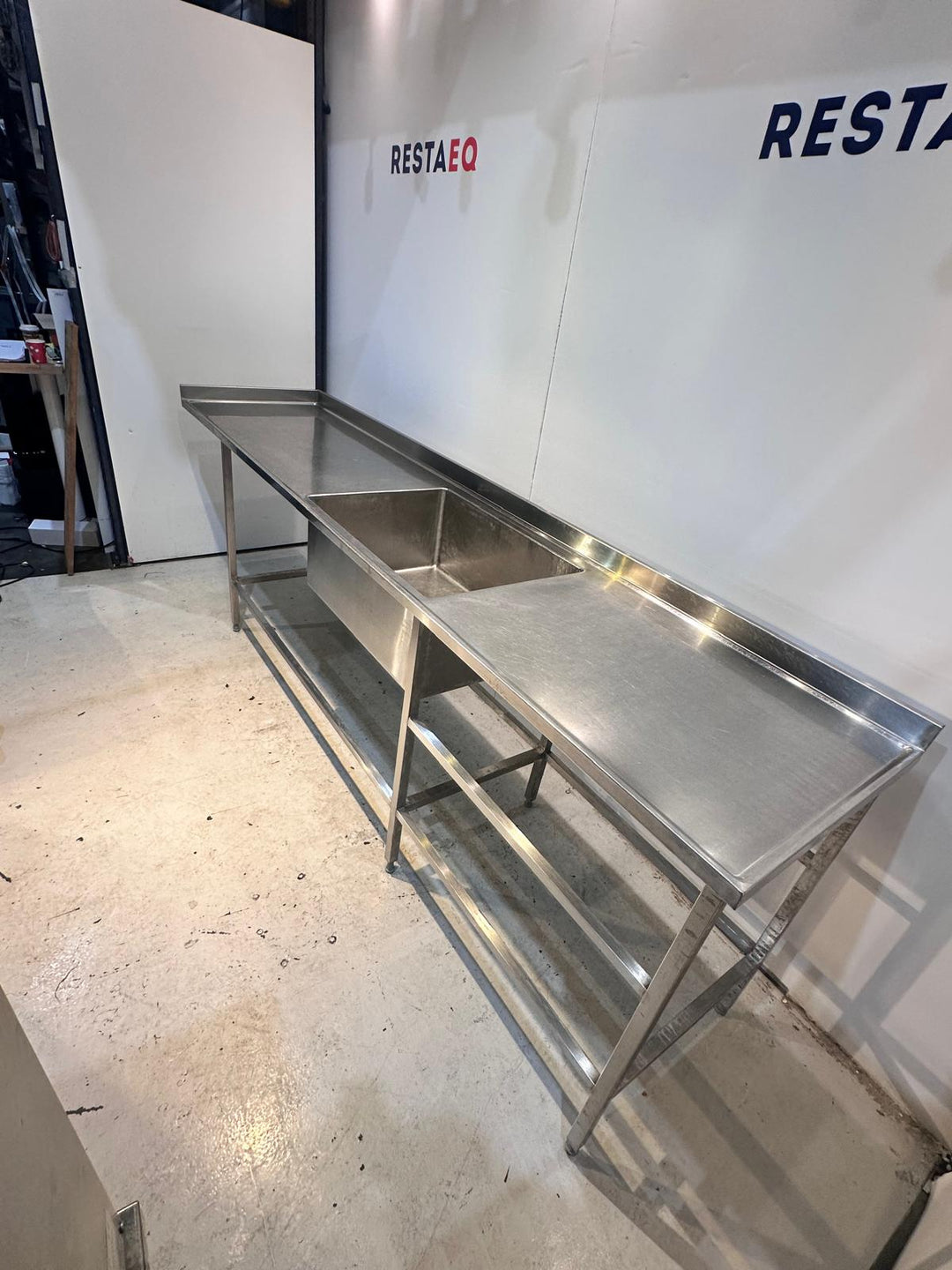 RST-esipesupöytä isolla altaalla 2850