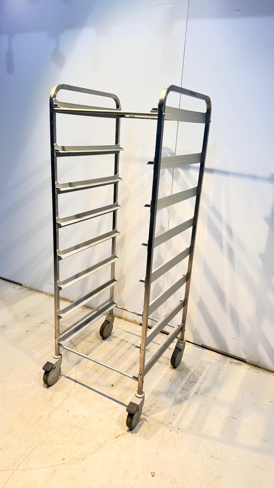 Astianpalautusvaunu korkea