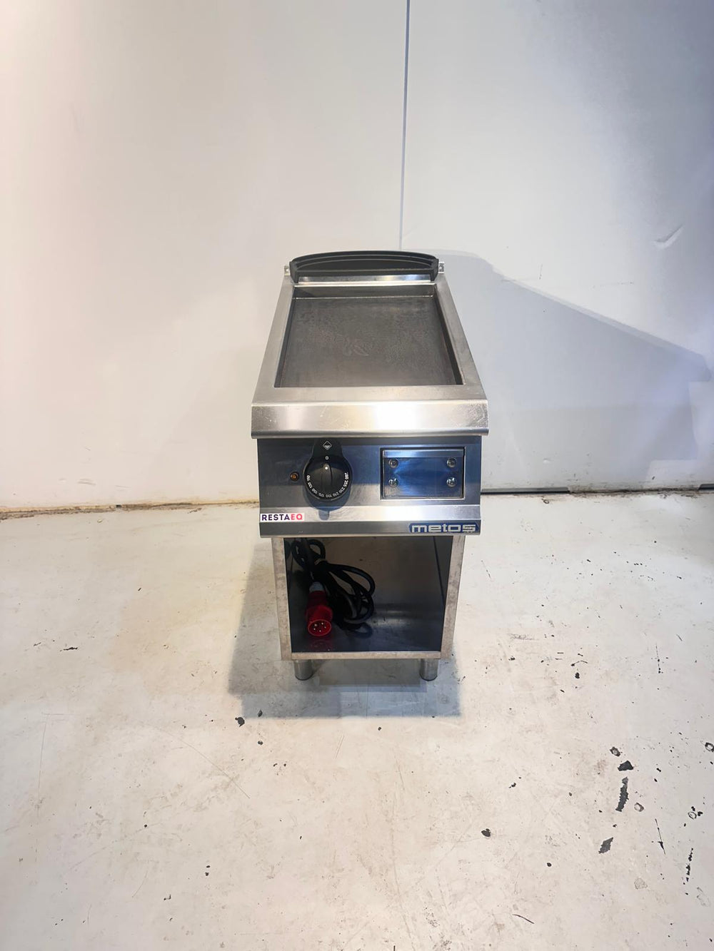 Parila jalustalla Metos 400