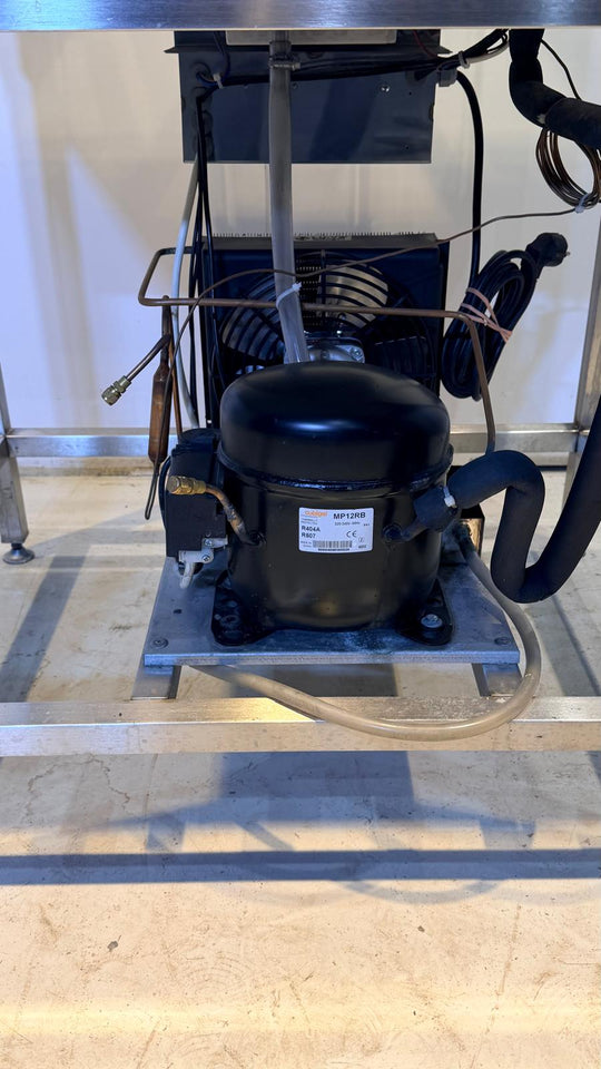 Vitriini itsepalvelumalli 800