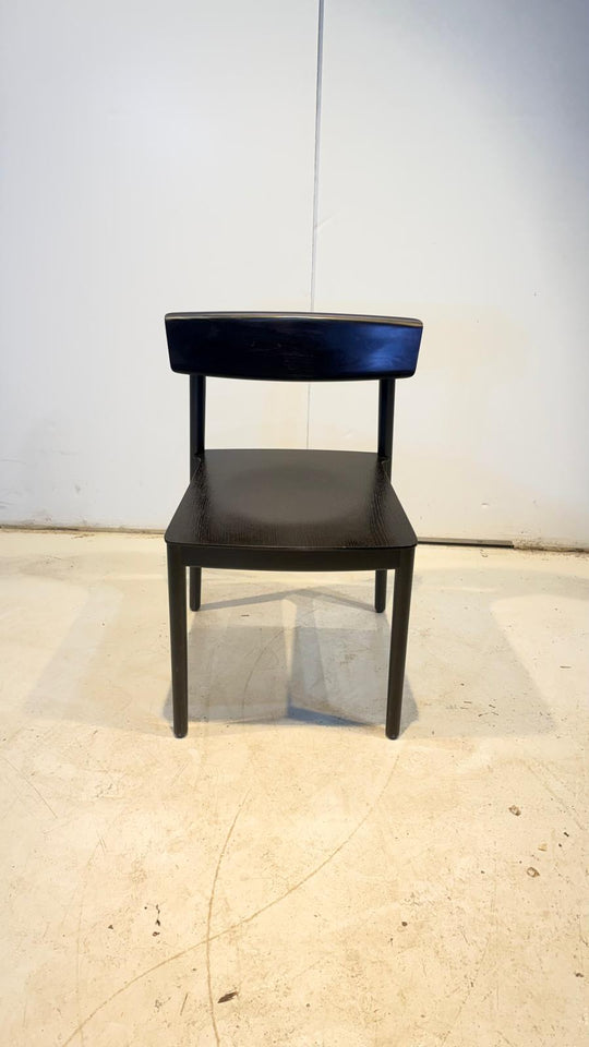 Andreu World design tuoli musta