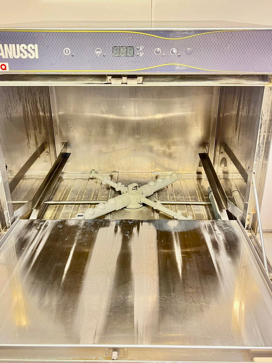 Luukkuastianpesukone ZL1P