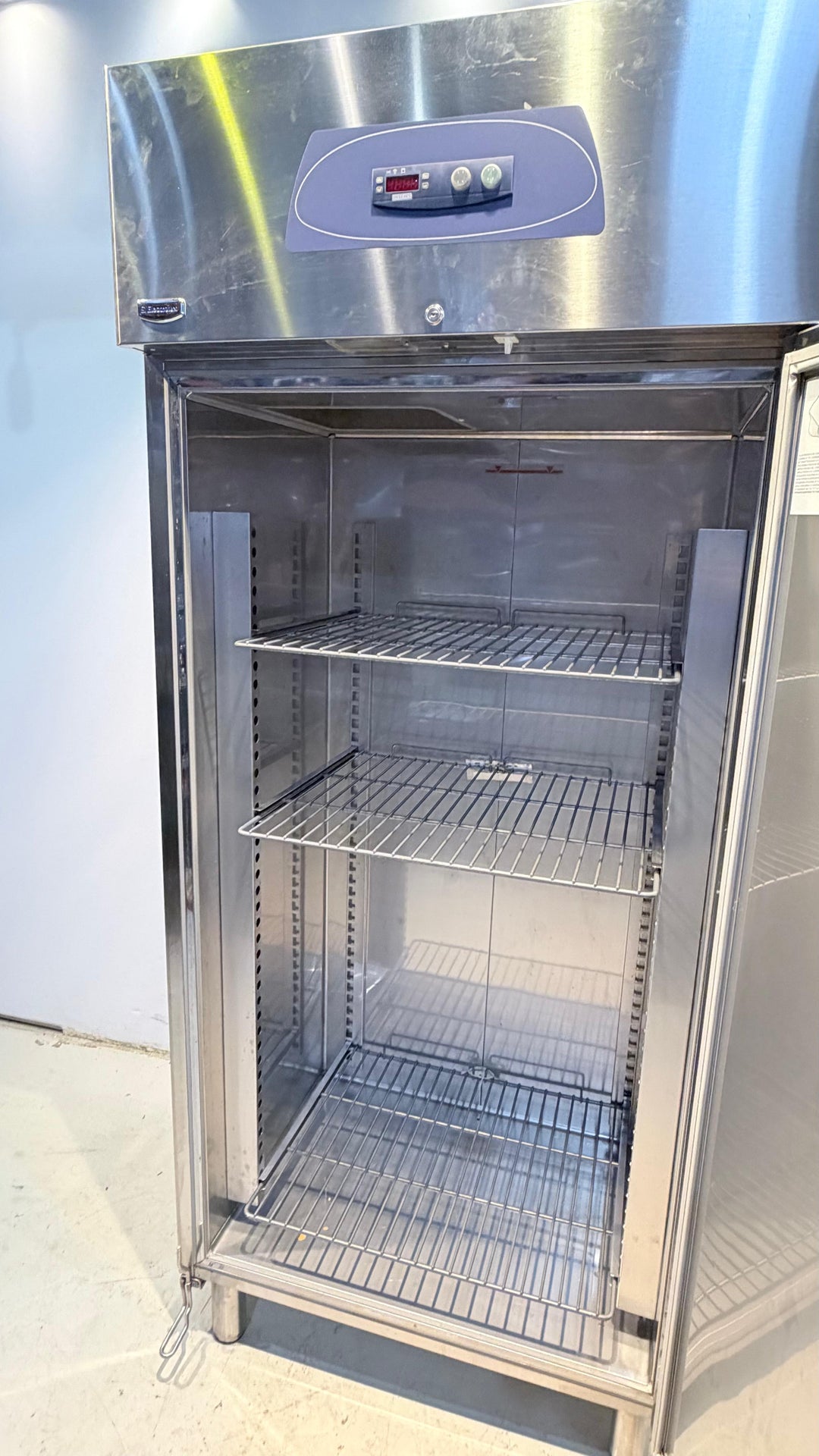 Pakastin Electrolux PRO6F1F