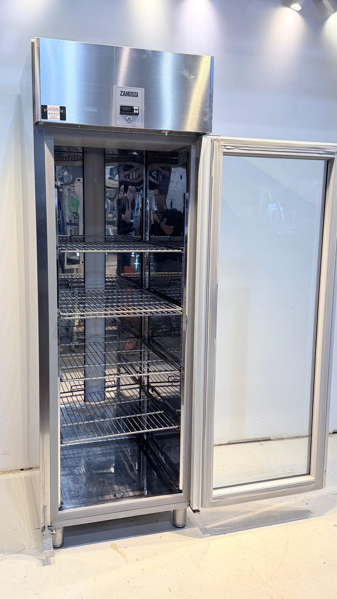 Lasiovijääkaappi Zanussi ZR471GR