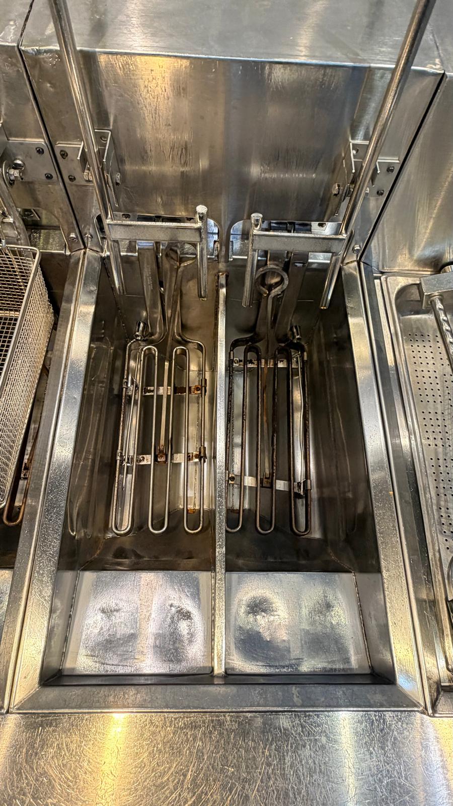 Frymaster automaattinostimilla ja suolauskaukkalolla FH217-4BLCSD