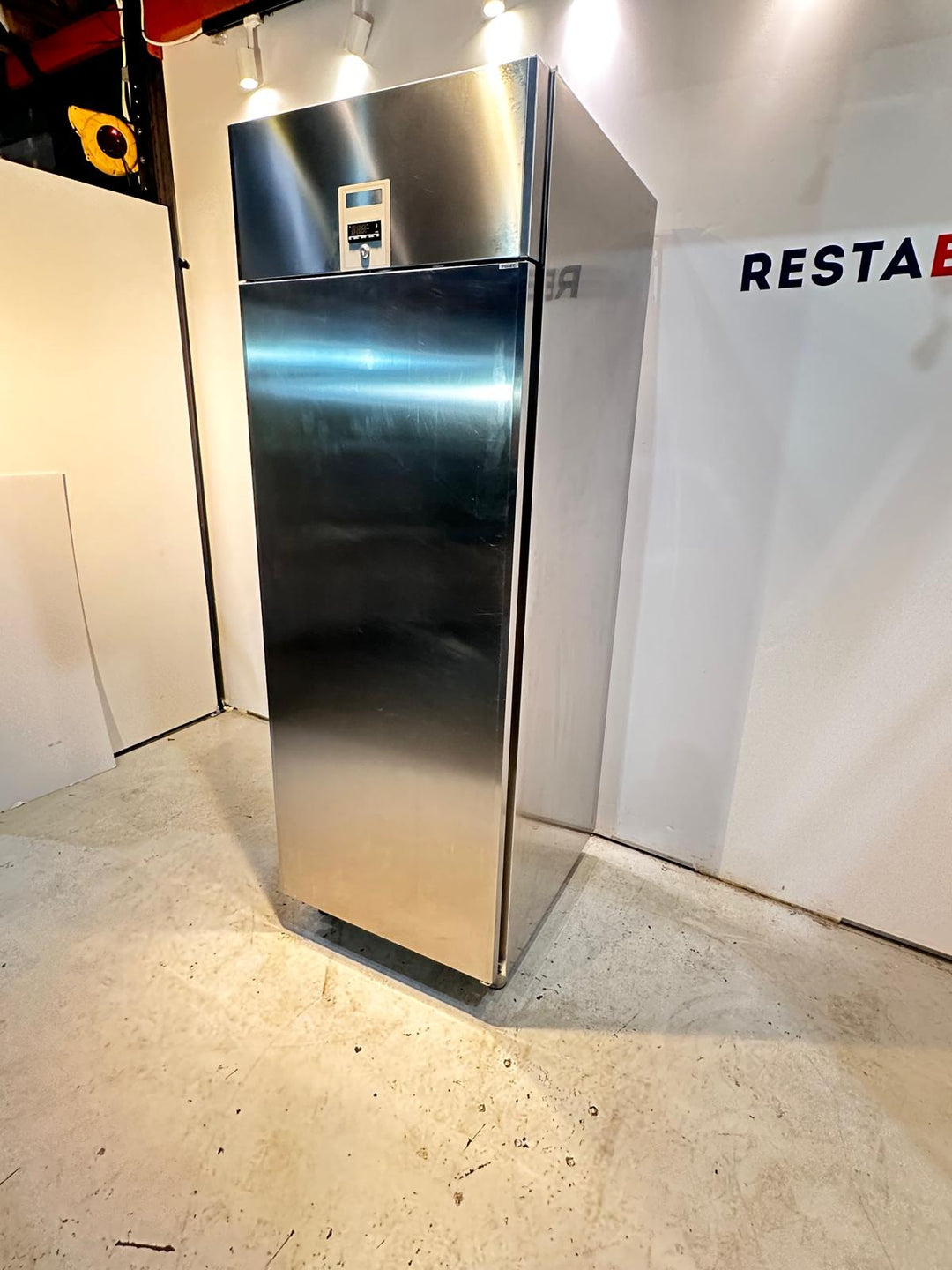 Jääkaappi RE471FR