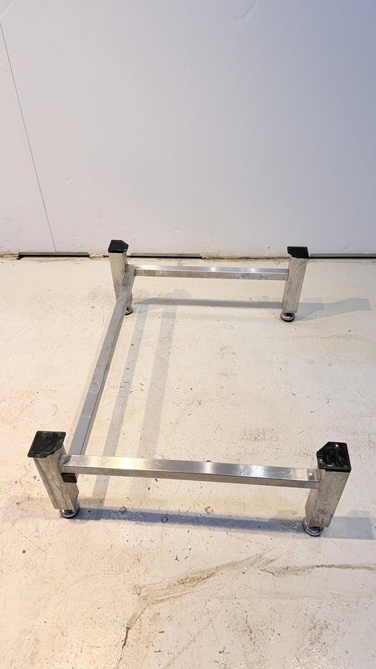 Uunin jalusta RST 820