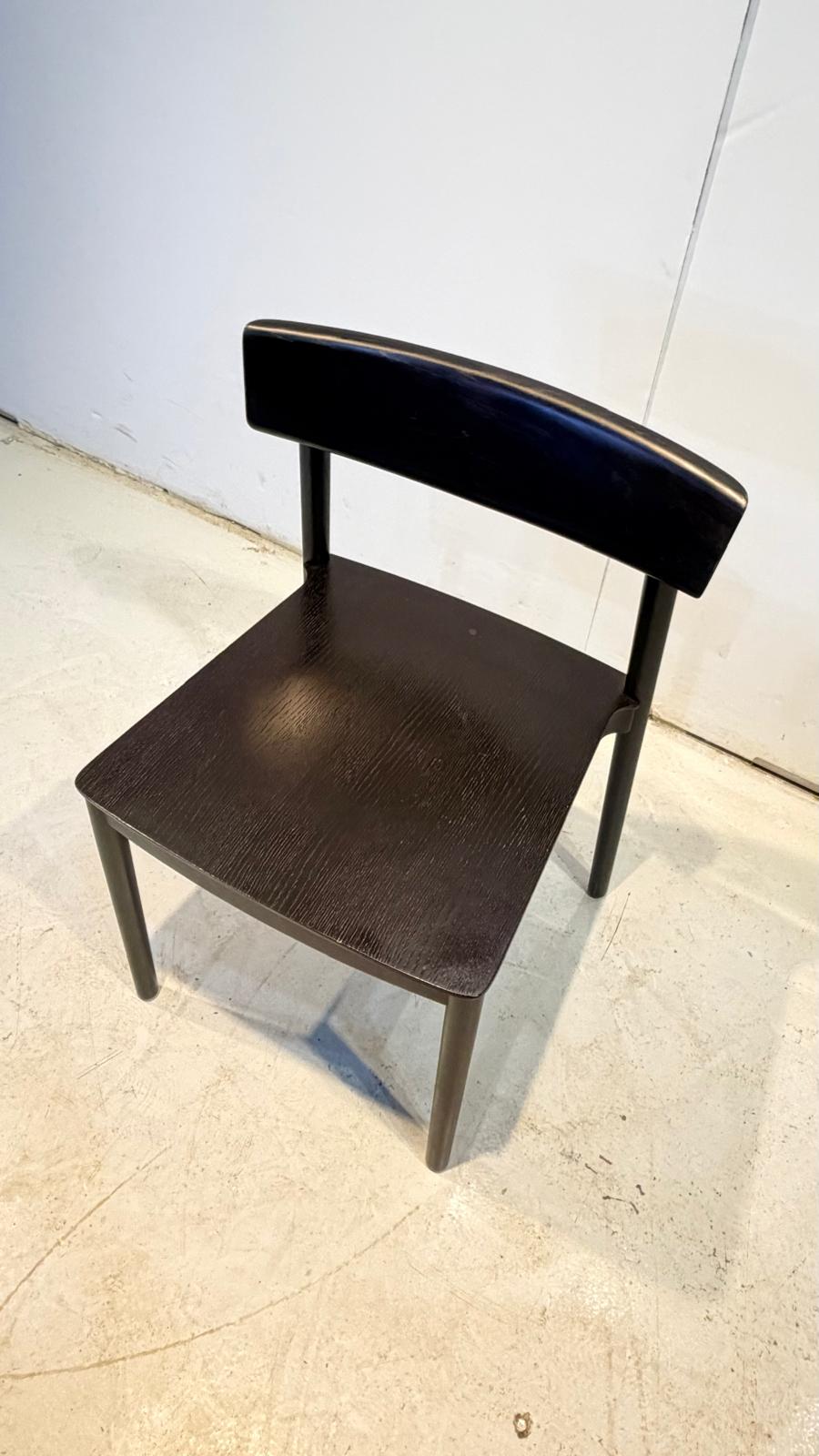 Andreu World design tuoli musta