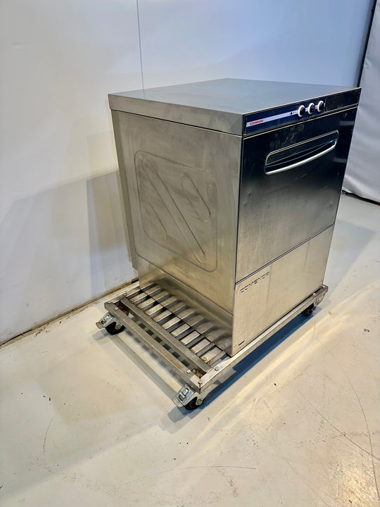 Luukkuastianpesukone Comenda LF 322