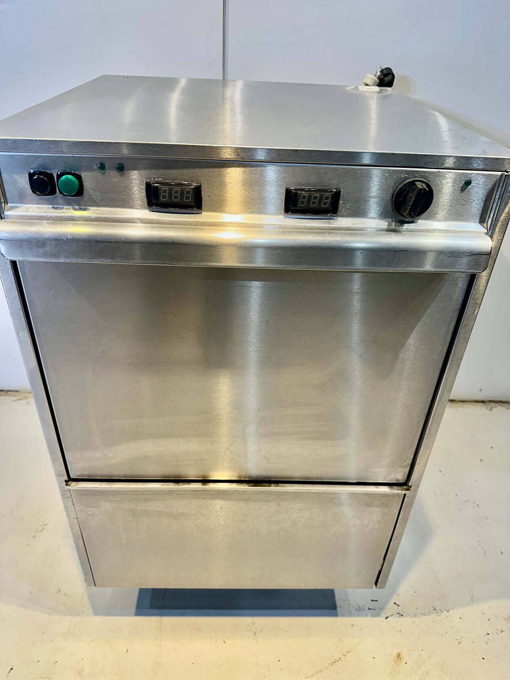 Luukkuastianpesukone Adler DW 50
