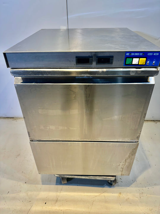Luukkuastianpesukone Mach 100MS