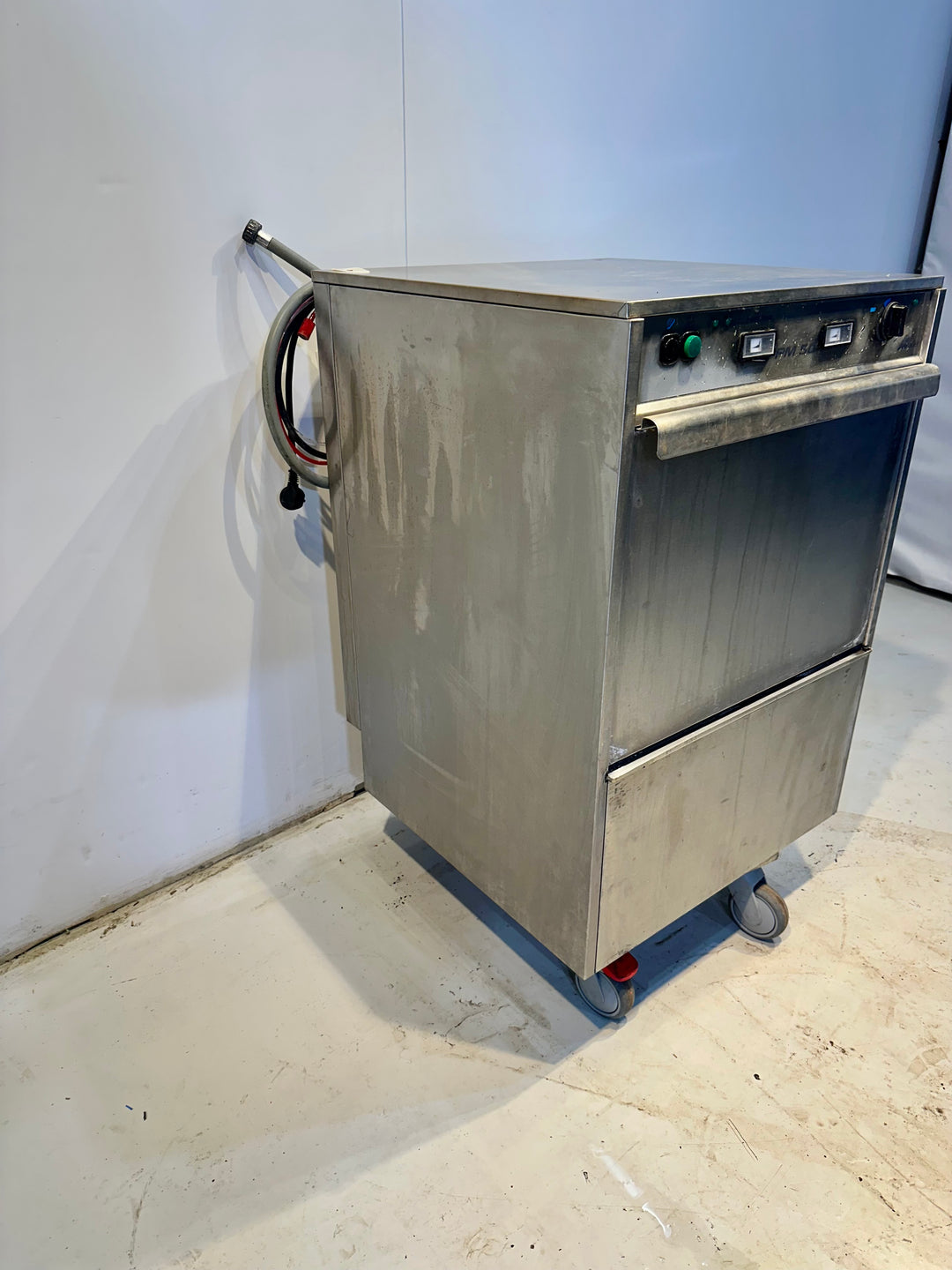 Luukkuastianpesukone Adler PM50
