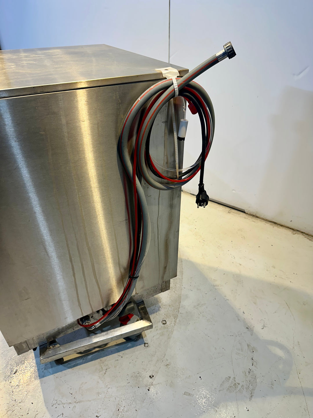 Luukkuastianpesukone Adler PM50