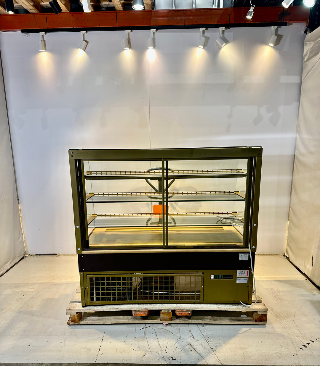 Vitriini Georgia 1500