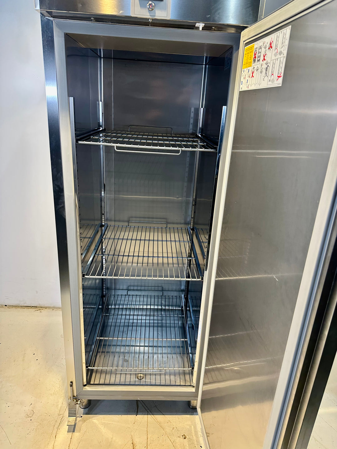 Jääkaappi ns. 0-kaappi kalalle REX71FR