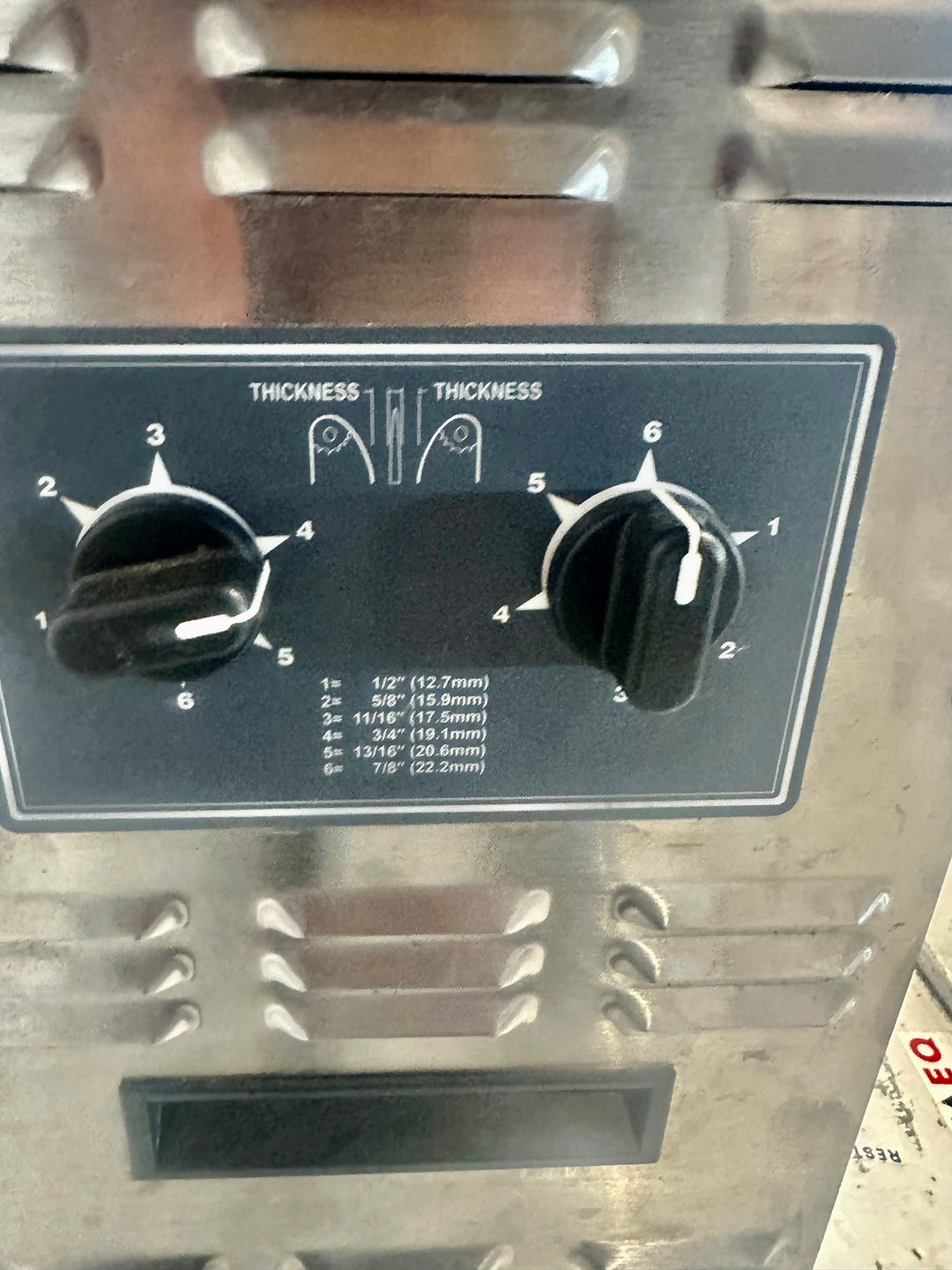 Pystysuora kontaktileivänpaahdin Roundup VCT-2000 HC